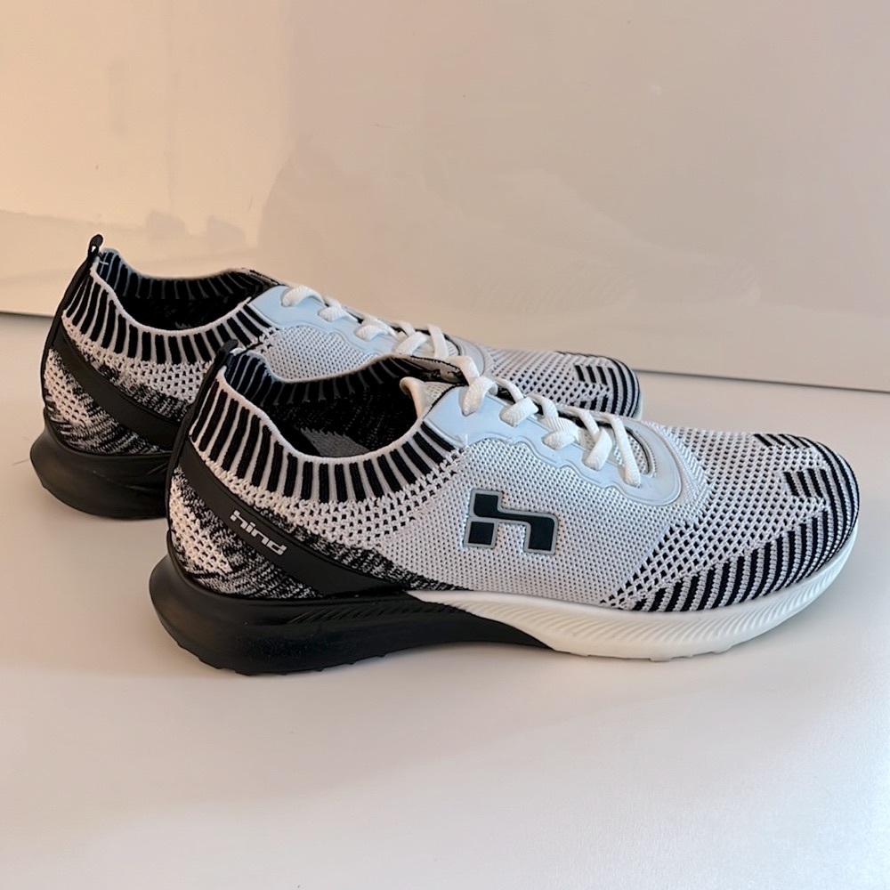 HIND Athletic Shoes Sneakers Comfy Knit Pull On Black White